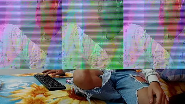 Snapshot of skinnysexy18 chatting on February 2026 01:11:02 PM skinnysexy18 online show from February 2026 01:11:02 PM