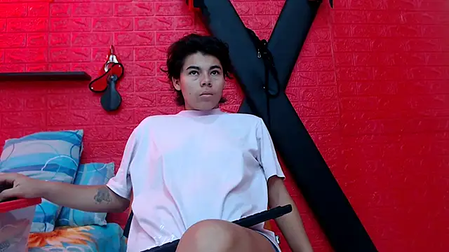 Snapshot of skinnysexy18 chatting on March 2026 01:11:02 PM skinnysexy18 online show from March 2026 01:11:02 PM