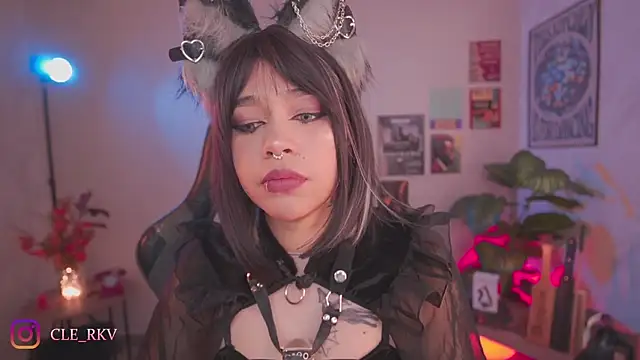 violette clerk1  online show from April 2026 06:22:01 PM