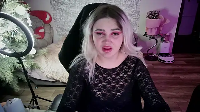 Snapshot of SlankyMic chatting on February 2026 07:14:01 PM SlankyMic online show from February 2026 07:14:01 PM