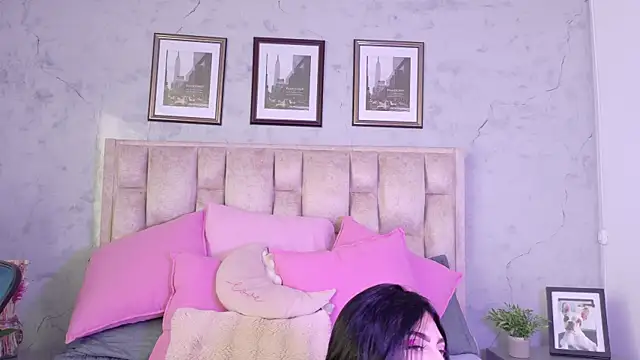 IsabellaRossi online show from May 2026 07:17:01 PM