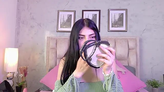 IsabellaRossi online show from May 2026 06:12:01 PM