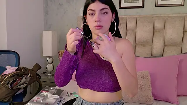 IsabellaRossi online show from April 2026 06:03:01 PM