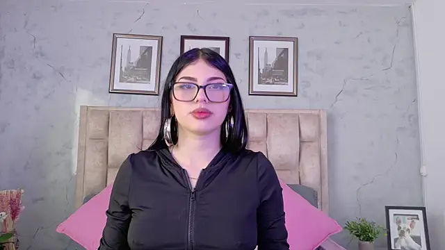 IsabellaRossi online show from May 2026 06:37:02 PM