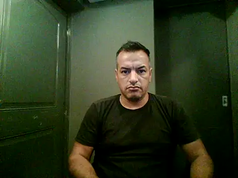 Snapshot of Valenthe26 chatting on February 2026 01:13:01 AM Valenthe26 online show from February 2026 01:13:01 AM