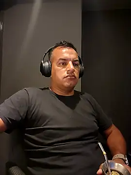 Snapshot of Valenthe26 chatting on March 2026 12:39:01 AM Valenthe26 online show from March 2026 12:39:01 AM