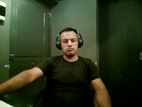 Snapshot of Valenthe26 chatting on February 2026 05:38:01 AM Valenthe26 online show from February 2026 05:38:01 AM