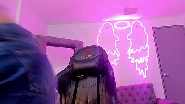 Evelin  thompsson online show from March 2026 03:18:02 AM