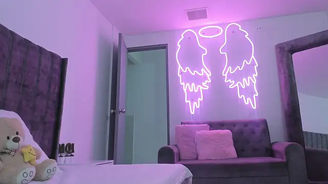 Evelin  thompsson online show from February 2026 04:10:02 AM