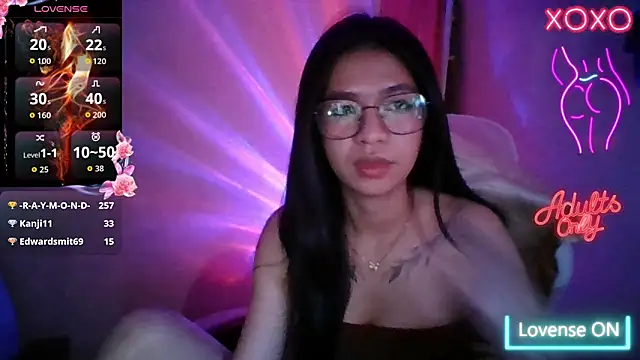 Snapshot of Luna_Moonfang chatting on May 2026 03:56:02 PM Luna Moonfang online show from May 2026 03:56:02 PM