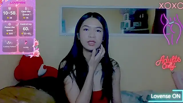 Snapshot of Luna_Moonfang chatting on June 2026 09:47:01 AM Luna Moonfang online show from June 2026 09:47:01 AM