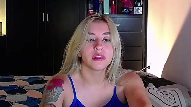 Snapshot of saradiazxxx chatting on March 2026 08:43:01 AM saradiazxxx online show from March 2026 08:43:01 AM