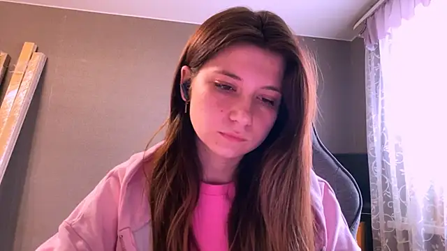 LunnaBliss online show from April 2026 12:43:01 PM