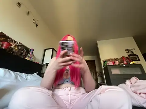 Snapshot of pinkhairfun16 chatting on March 2026 10:48:02 PM pinkhairfun16 online show from March 2026 10:48:02 PM