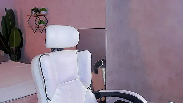 Miaa Hill online show from March 2026 12:15:01 PM