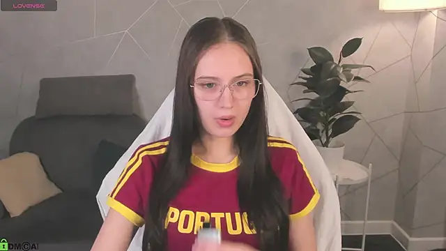 Miaa Hill online show from April 2026 11:33:01 AM