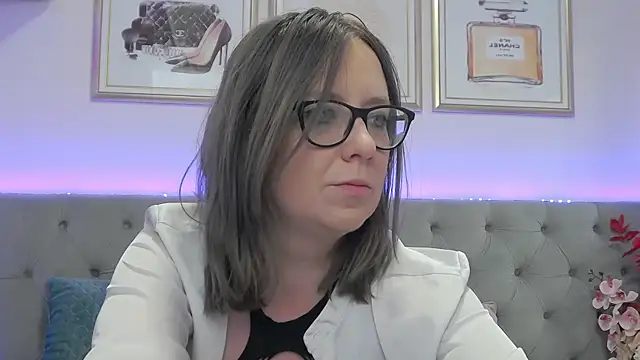 Snapshot of MaddyVelvet chatting on June 2026 03:29:02 AM MaddyVelvet online show from June 2026 03:29:02 AM