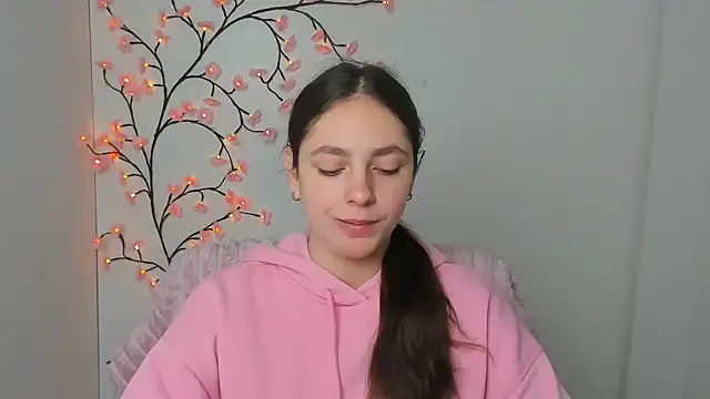 KissMeJulia online show from March 2026 06:18:02 AM