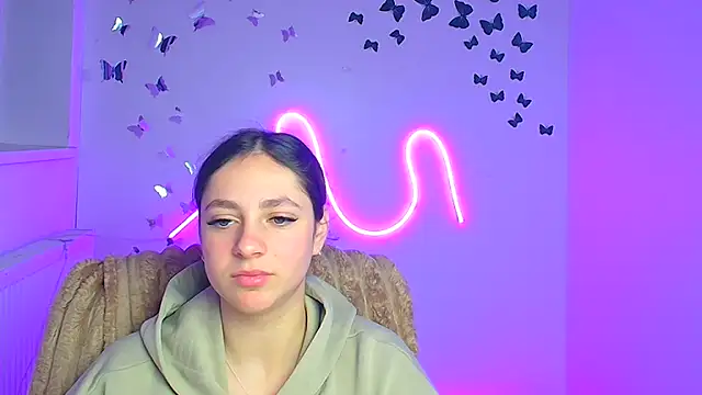 KissMeJulia online show from April 2026 07:45:01 AM