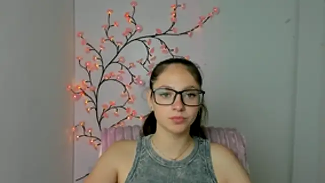 KissMeJulia online show from June 2026 11:10:02 AM