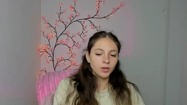 KissMeJulia online show from June 2026 11:20:01 AM