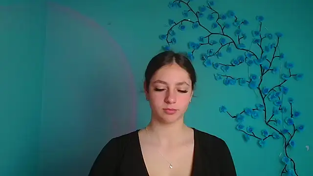 KissMeJulia online show from April 2026 05:31:01 AM