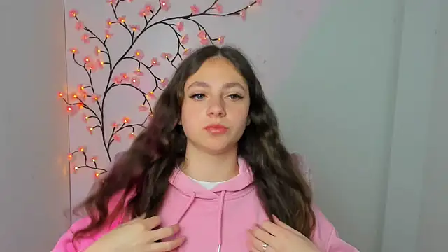 KissMeJulia online show from April 2026 05:03:01 AM