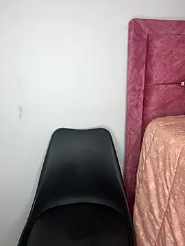 Sofia-squir online show from April 2026 12:01:01 PM