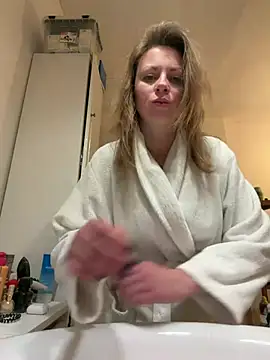 Frenchgirl45 online show from February 2026 07:35:02 PM