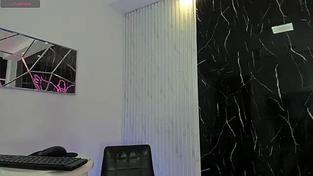 Violette 0 online show from February 2026 05:02:01 PM