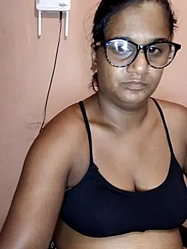 indianstrawberrylips4u online show from April 2026 09:40:01 PM