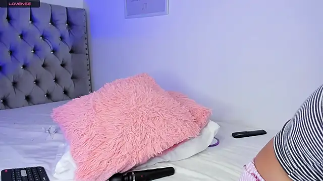 eva cutee  online show from March 2026 08:10:01 PM