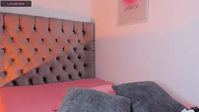eva cutee  online show from April 2026 10:38:02 PM