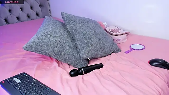 eva cutee  online show from April 2026 10:22:01 PM