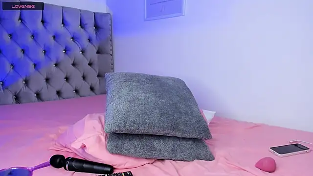 eva cutee  online show from April 2026 08:48:01 PM