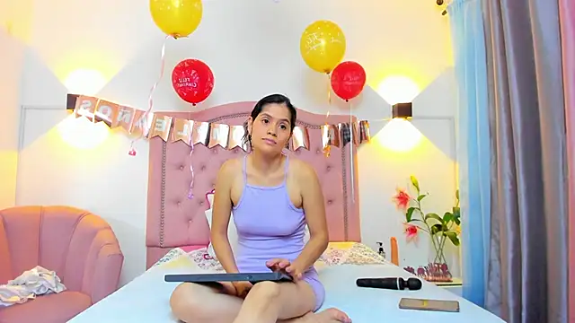 Paulynavera online show from May 2026 08:17:02 PM