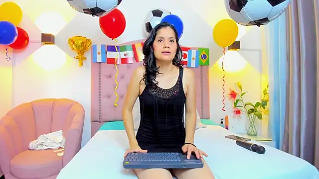Paulynavera online show from June 2026 01:53:02 PM