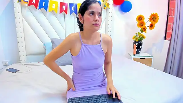 Paulynavera online show from July 2026 09:15:01 PM