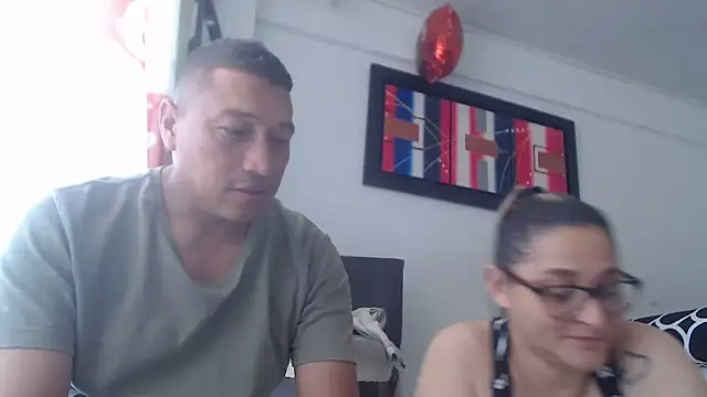 Snapshot of pareja_latina2214 chatting on February 2026 03:45:02 PM pareja latina2214 online show from February 2026 03:45:02 PM