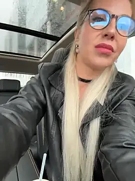 LisaMurr online show from April 2026 01:28:01 PM