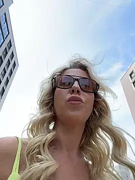LisaMurr online show from July 2026 10:11:01 AM