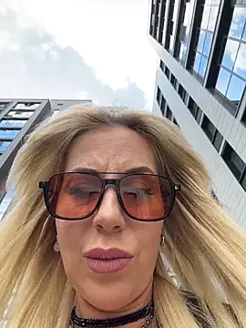 LisaMurr online show from May 2026 12:03:02 PM