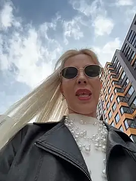 LisaMurr online show from April 2026 10:42:02 AM