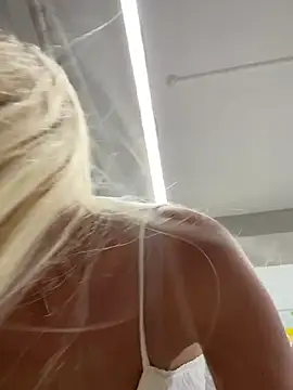 LisaMurr online show from July 2026 02:02:02 PM