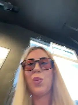 LisaMurr online show from May 2026 12:02:02 PM