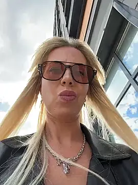 LisaMurr online show from May 2026 12:14:02 PM