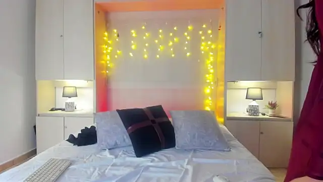 ElaRey  online show from March 2026 12:05:01 PM