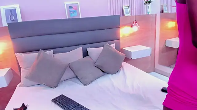 ivonne duval online show from April 2026 01:28:02 PM