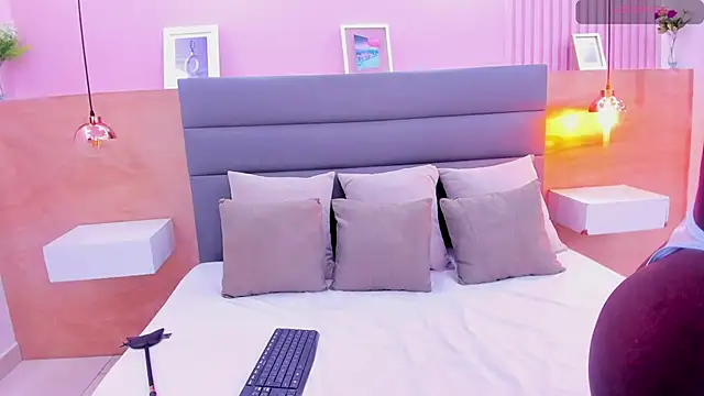 ivonne duval online show from April 2026 04:01:01 PM