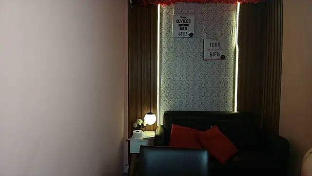 MoriahStorm online show from July 2026 01:00:02 PM